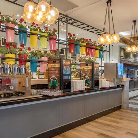 מלון Crown Sunshine 5*