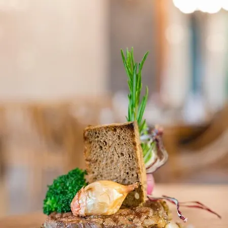 Crown Sunshine 5* סייד