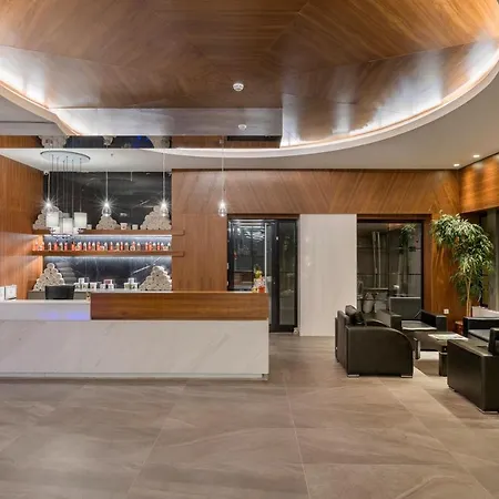 Crown Sunshine 5* סייד