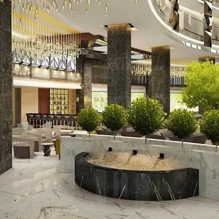 מלון Crown Sunshine