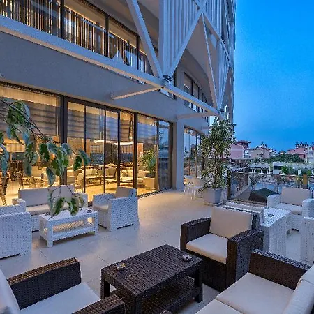 Crown Sunshine מלון 5*