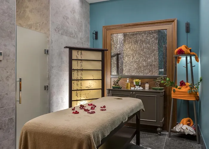 Crown Sunshine Hotel Sidé