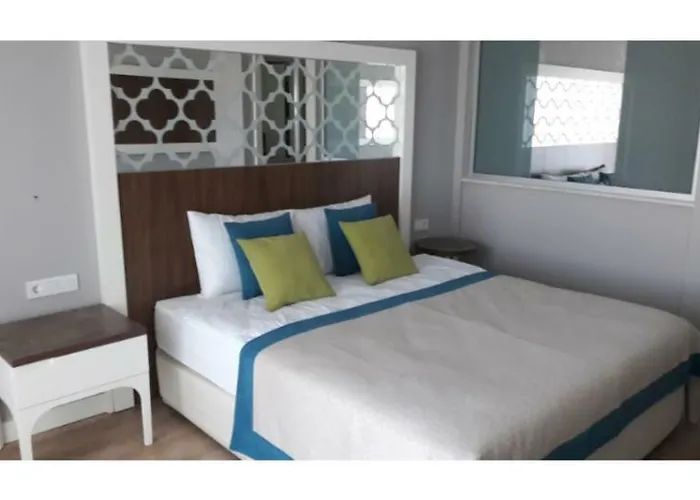 Crown Sunshine 5* Sidé